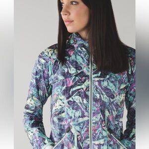 Lululemon Set Jacket and Crop Leggings No size tag Fits like 4